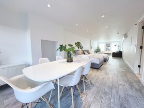 Dining - Charming hotel-like studio in Brooklyn with private backyard. (Brooklyn)