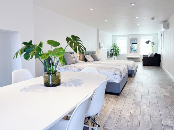 1 bedroom, iron/ironing board, WiFi, bed sheets - Charming hotel-like studio in Brooklyn with private backyard. (Brooklyn)