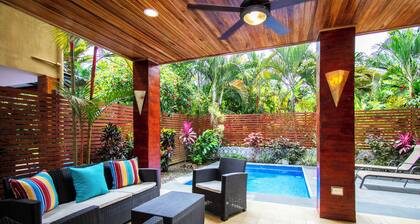 3 min walk to surf, 3bedrooms, Villa, Pool, Steps to the Beach!