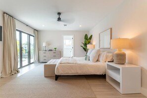 3 عدّة غرف نوم ومكتب ومكواة/لوح كي وسرير سفر