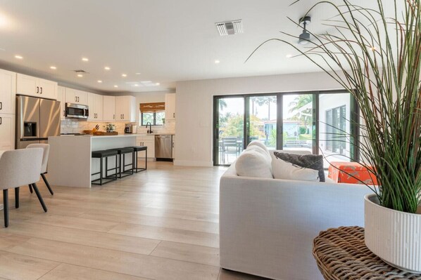 Interior - *NEW* Waterfront Modern Villa (Oakland Park)