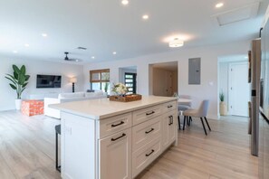 Interior - *NEW* Waterfront Modern Villa (Oakland Park)