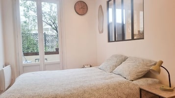 1 slaapkamer, een strijkplank/strijkijzer, reisbedje, wifi