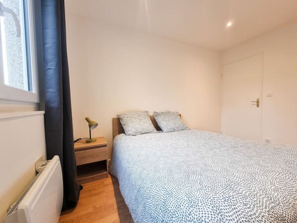 1 bedroom, iron/ironing board, travel cot, WiFi