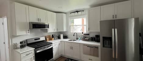 Cookware/dishes/utensils