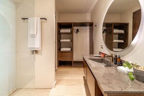 Haartrockner, Handtücher, Toilettenpapier