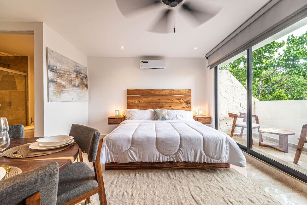 Tabla de planchar con plancha, wifi gratis y ropa de cama 