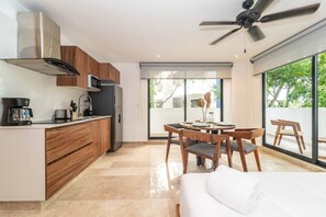 Fridge, microwave, stovetop, coffee/tea maker - King Suite w/ Balcony, Gym + Rooftop Pool (Tulum)