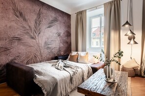 3 bedrooms, desk, iron/ironing board, free WiFi