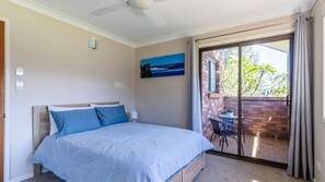 3 slaapkamers, een strijkplank/strijkijzer, wifi