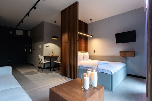Iron/ironing board, free WiFi, bed sheets
