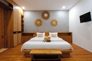 5 bedrooms, in-room safe, iron/ironing board, free WiFi