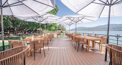 Luxury Bungalow Lake view Cajititlan