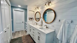 Unclassified image, 3 of 25, button