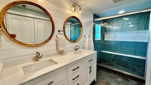 Unclassified image, 2 of 25, button