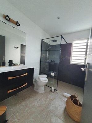 Shower, hair dryer, towels, soap - Lovely studio "La Savane" located in Cul de Sac (SAINT MARTIN)