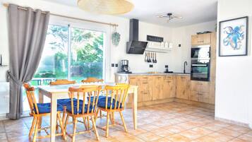 Réfrigérateur, micro-ondes, four, lave-vaisselle