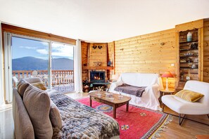 Televisión, chimenea