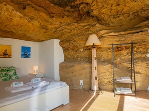 6 bedrooms, iron/ironing board, free WiFi, bed sheets