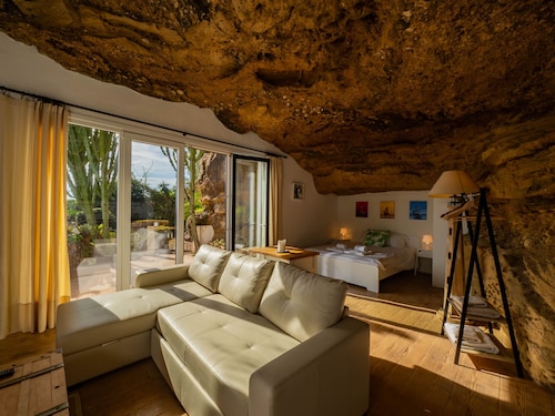 Cubo's Villa Las Capuchinas & Cave House / private heated pool / air conditioning / sea views / free wifi