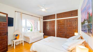 5 bedrooms, iron/ironing board, free WiFi, bed sheets