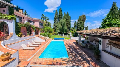 Cubo's Villa Las Capuchinas / private heated pool / air conditioning / sea views / free wifi