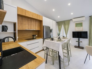 Refrigerador, microondas, horno y lavavajillas 