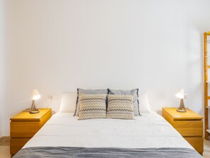 Iron/ironing board, free WiFi, bed sheets