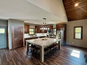 ثلاجة، ميكروويف، فرن، موقد طهي مسطح