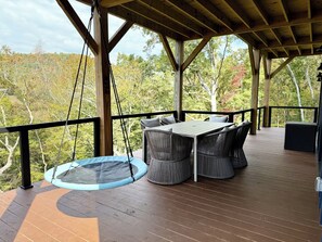 Outdoor dining - Charming 3 bedroom Riverside Cabin: WiFi, AC, & 3 Fireplaces in Hayesville, NC (Hayesville)