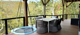 Charming 3 bedroom Riverside Cabin: WiFi, AC, & 3 Fireplaces in Hayesville, NC