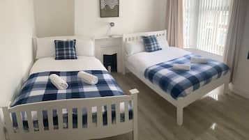 2 Schlafzimmer, BĂŒgeleisen/BĂŒgelbrett, kostenloses WLAN, BettwĂ€sche
