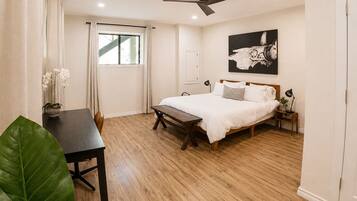 3 bedrooms, desk, iron/ironing board, travel crib