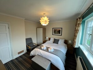 3 bedrooms, desk, iron/ironing board, free WiFi - 3 Bedroom Cozy House, Borough Of Greenwich, London (London)