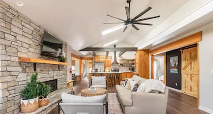 Charming 2-bedroom cottage - walkable downtown Mariposa/31 miles to Yosemite