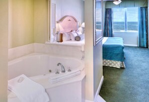 2 bedrooms, iron/ironing board, WiFi, bed sheets - Two Bedroom, Lock Off, Ocean Front, Luxury Condo, Daytona Beach, FL 4301217 (Daytona Beach)