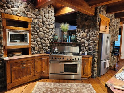 Charming unique 2-bdrm farmhouse in Mesa with WiFi, close to Powderhorn Ski Area