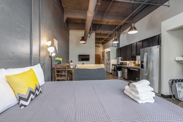 1 bedroom, iron/ironing board, free WiFi, bed sheets - Heart of Strip District - King Bd - Rooftop + Gym (Pittsburgh)