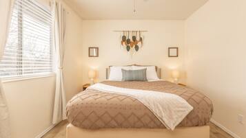 2 makuuhuonetta, silitysrauta/-lauta, vauvan matkasänky, Wi-Fi