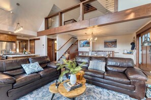House (3 Bedrooms) | Interior - Denton by Avantstay Hot Tub, Deck w/ Fire Pit Near Skiing & Lake! (Truckee)