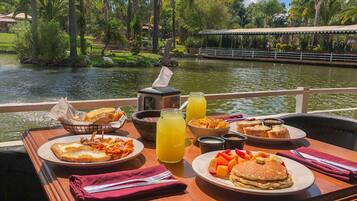 ์ฃผ๋ง ๋ทํ ์์นจ ์์ฌ(1์ธ๋น MXN 230)