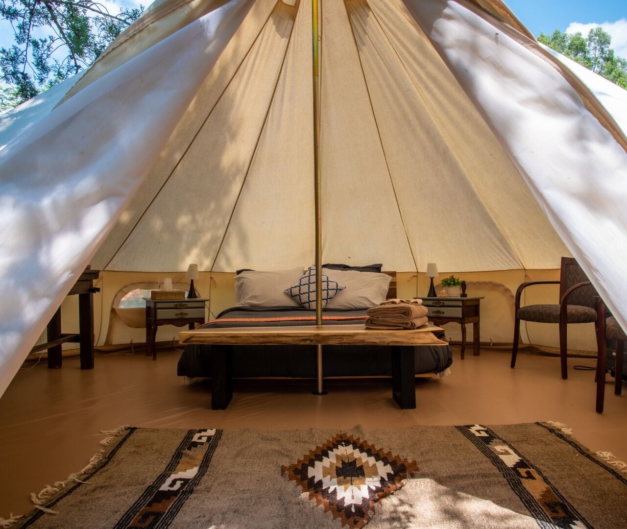 Tienda de campaña Deluxe, 1 cama Queen size, vista al jardín | Caja de seguridad en la habitación y wifi gratis 