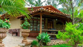 ์ํผ๋ฆฌ์ด ์บ๋น, ์นจ์ค 2๊ฐ | ํ
๋ผ์ค/ํํฐ์ค