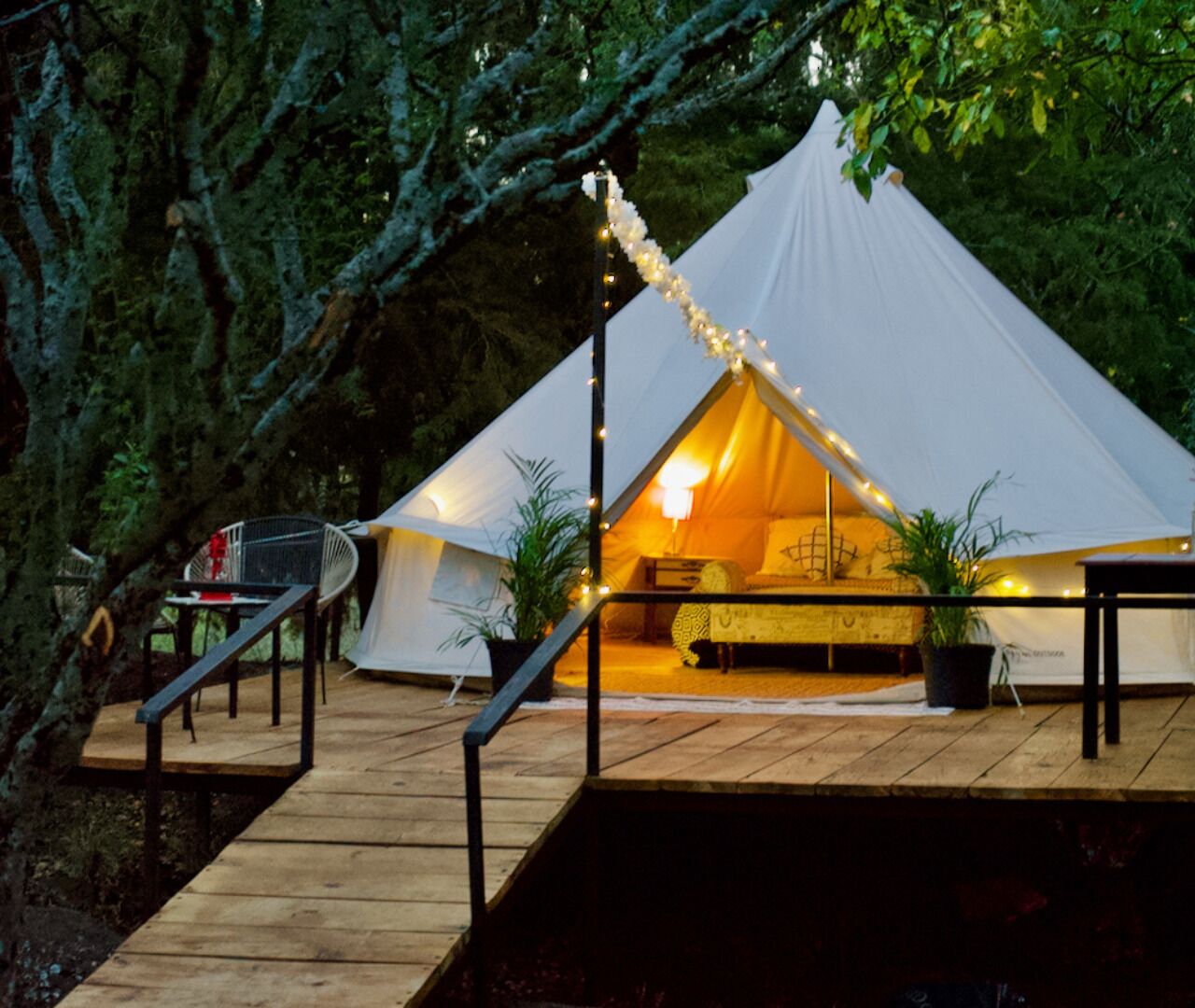 Tienda de campaña Deluxe, 1 cama Queen size, vista al jardín | Caja de seguridad en la habitación y wifi gratis 