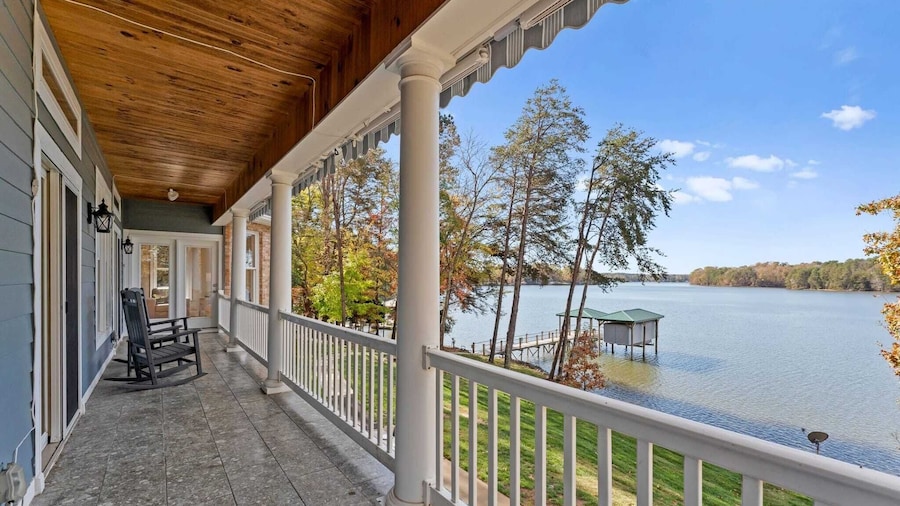 Sunset Pointe by Avantstay Waterfront, Beach, Fire Pit Sleeps 14 5bdr 4BA