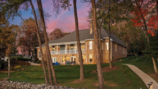 Sunset Pointe By Avantstay Waterfront, Beach, Fire Pit Sleeps 14 5bdr 4ba - Lake Norman, NC