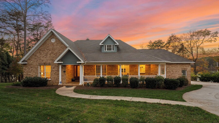 Sunset Pointe by Avantstay Waterfront, Beach, Fire Pit Sleeps 14 5bdr 4BA