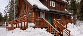 Cozy Woodland Escape: Scenic Cabin Retreat in Alpine, WY