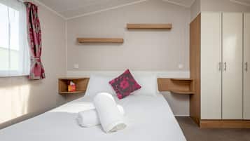 2 bedrooms, iron/ironing board, WiFi (free), bed sheets