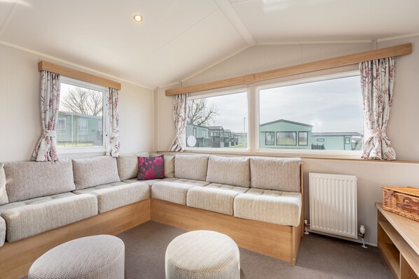 TV, fireplace - St Andrews Holiday Park | Kinkell Braes (No 10) (St Andrews)